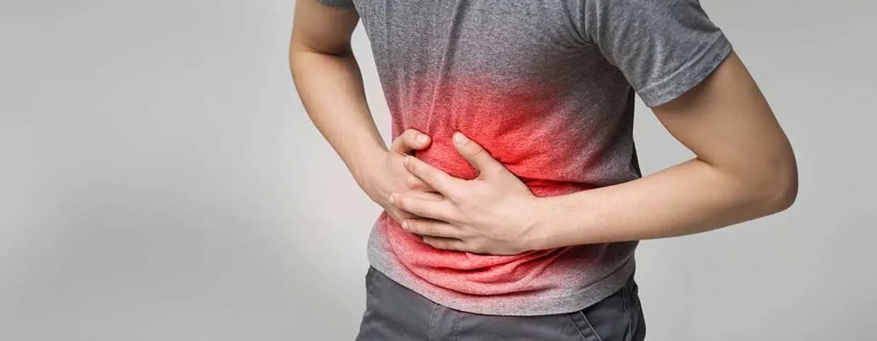 10 علاجات منزلية فعالة لعلاج ألم المعدة والتقيؤ