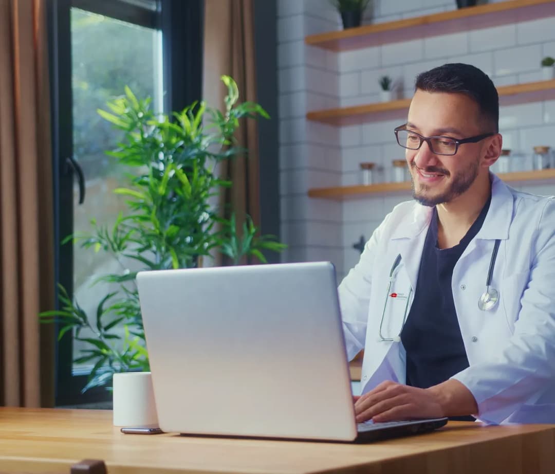 Doctor available for flexible scheduling of online consultations in Dubai