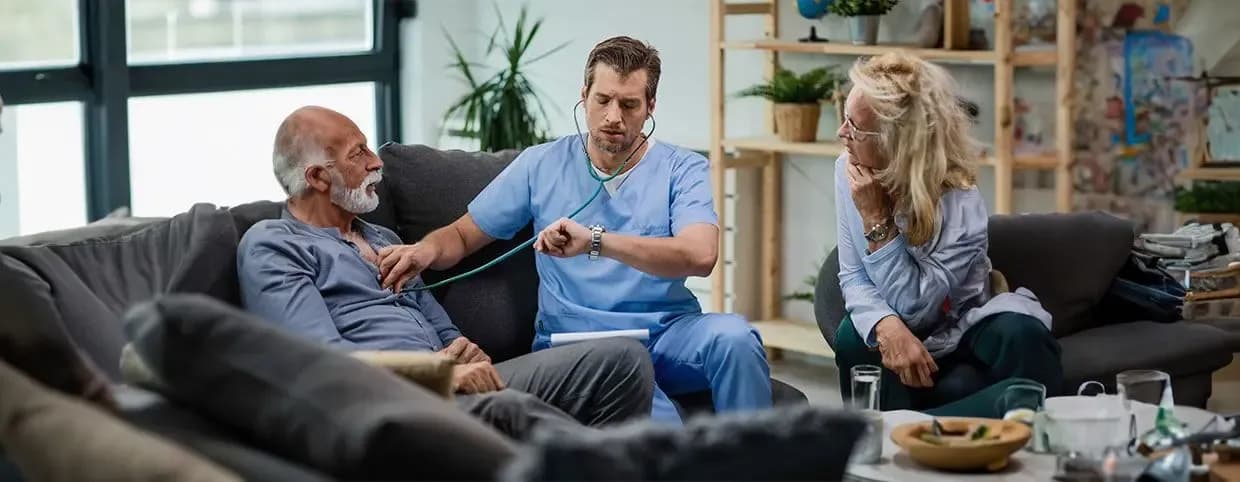 الرعاية بين يديك: كيف يضمن الطبيب المنزلي استمرارية العلاج في رأس الخيمة؟