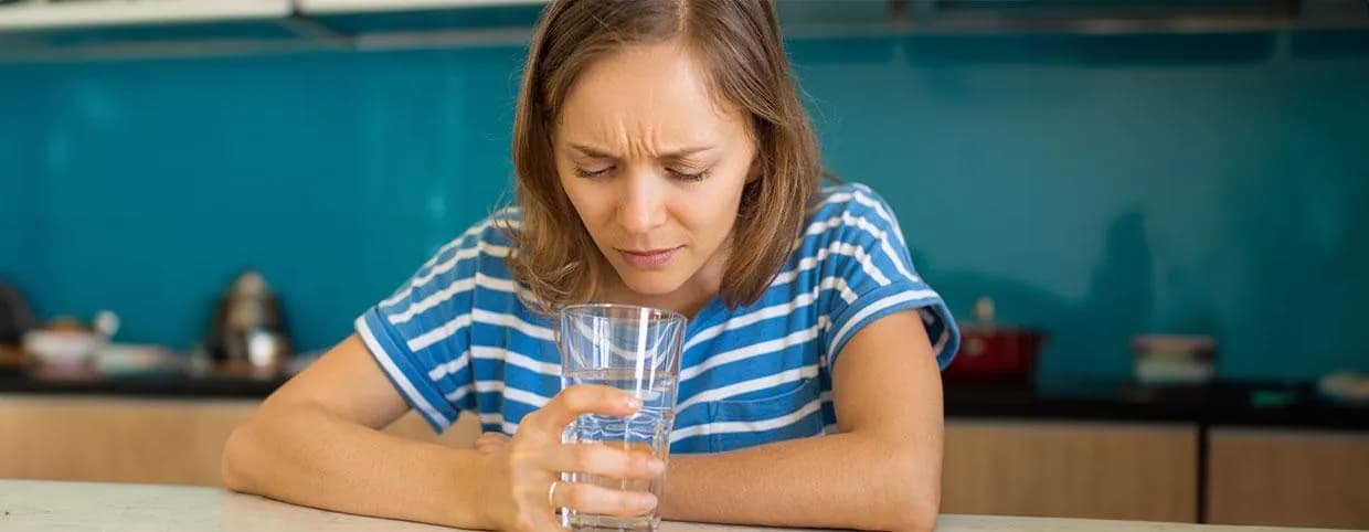الأمراض المنقولة بالغذاء: فهم المخاطر وضمان سلامة الطعام