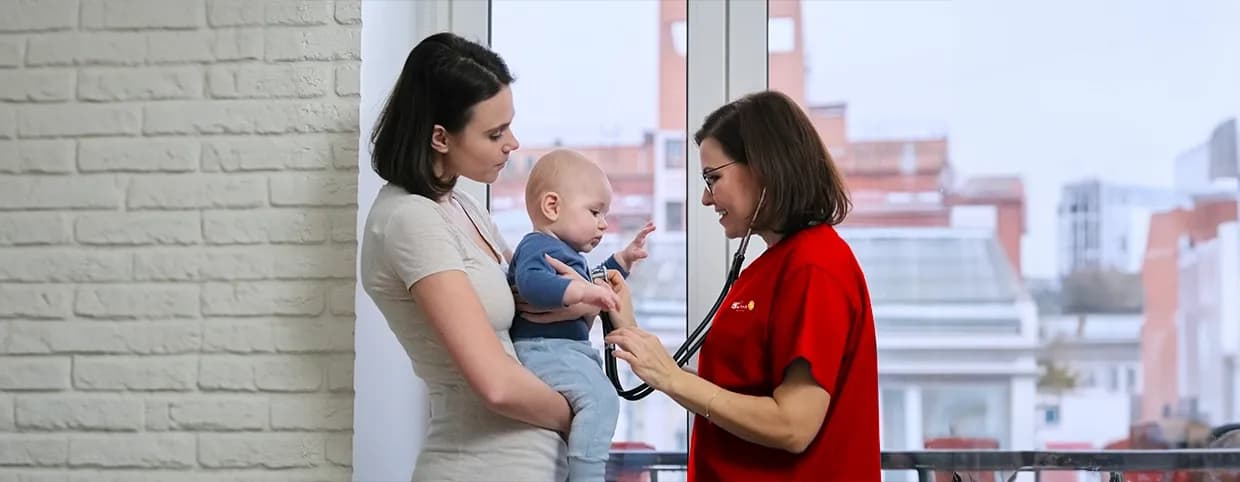 الحفاظ على تواصل مستمر مع مزود الرعاية التمريضية للطفل