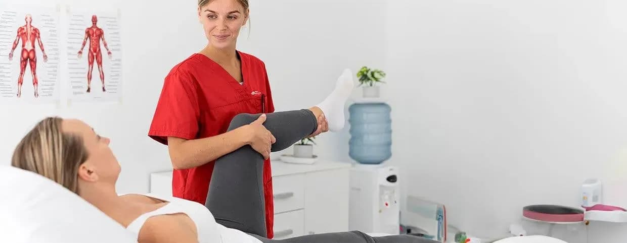 ما هو العلاج الطبيعي لإدارة الألم؟ تعرّف على فوائده في إدارة الألم.