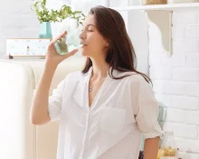 Women drinking water to stay hydrated